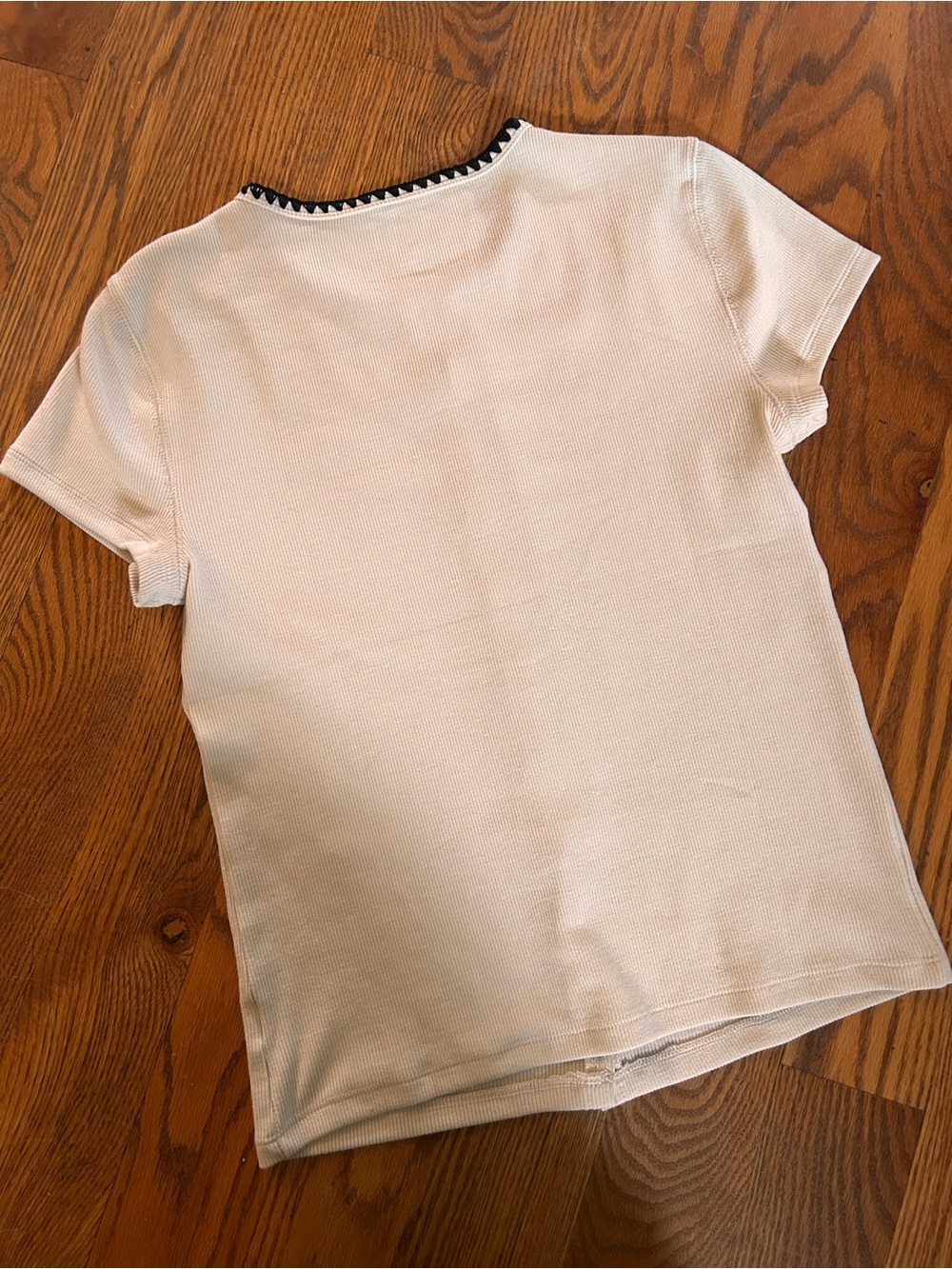Modern Rib Button front crew tshirt, Medium - Picture 7 of 8